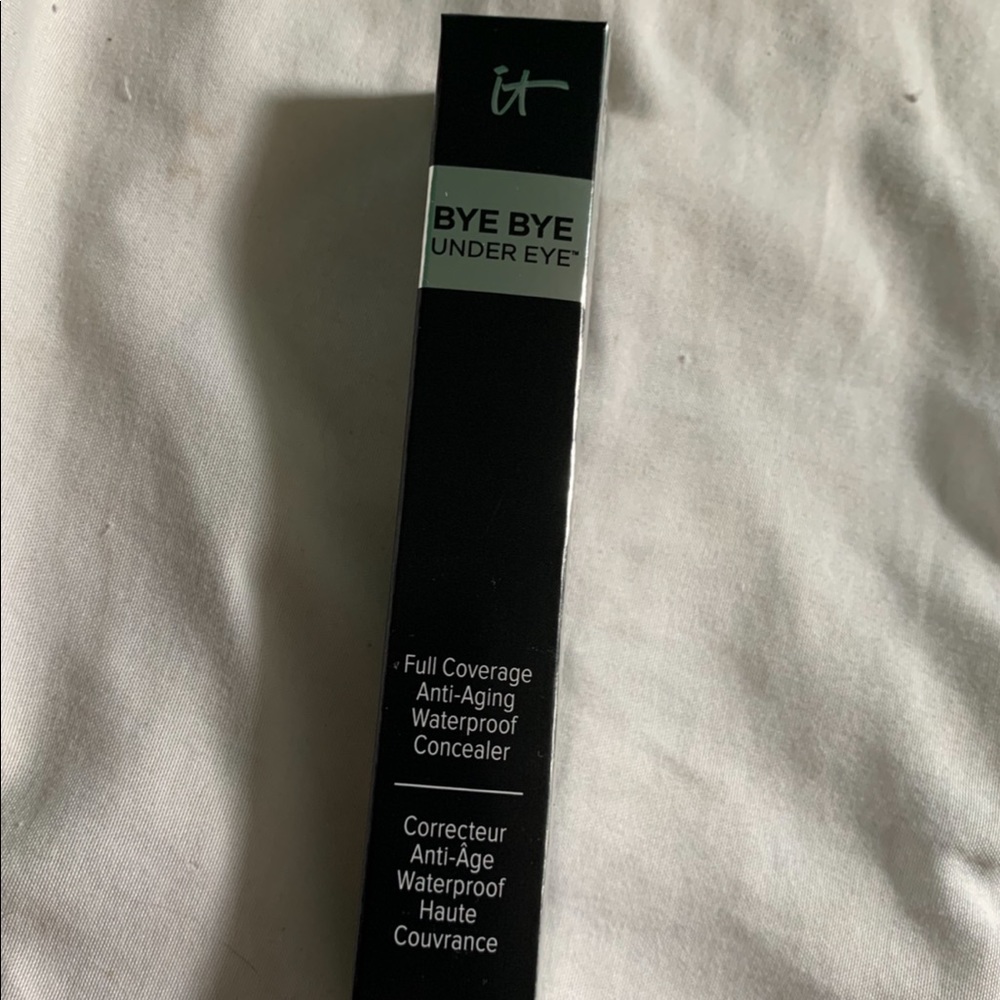 It Cosmetics Bye Bye Undereye Concealer - Medium